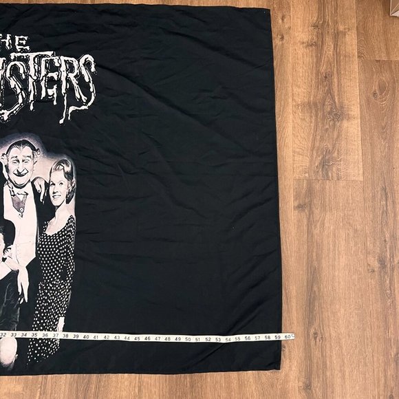 The Munsters Large Cloth Decorative Banner 40"x59.5" - Picture 6 of 9